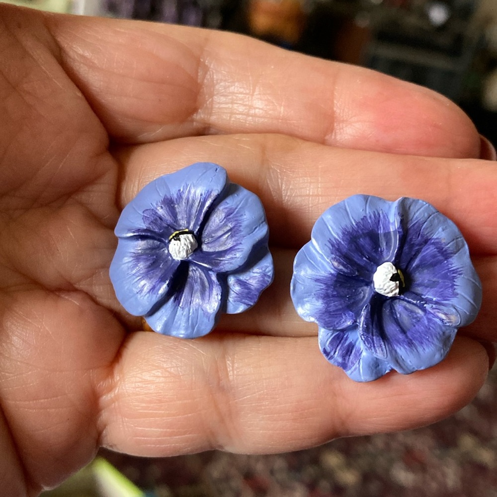 Violet earrings